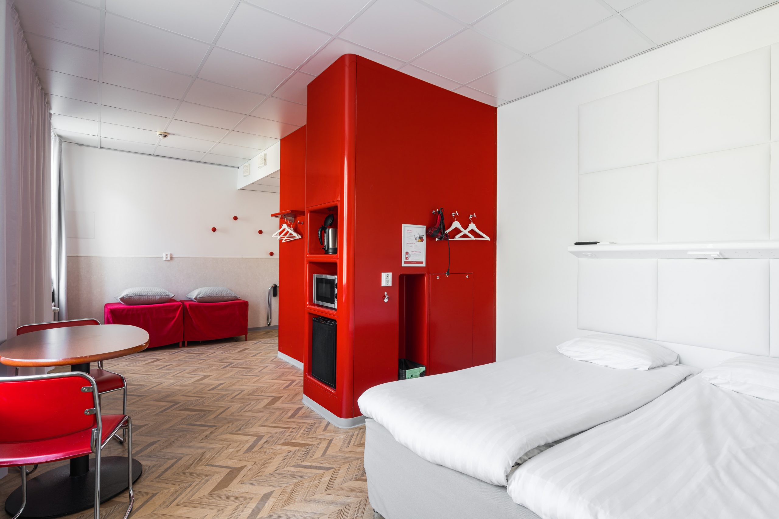 Tampereen Omenan hotellihuone